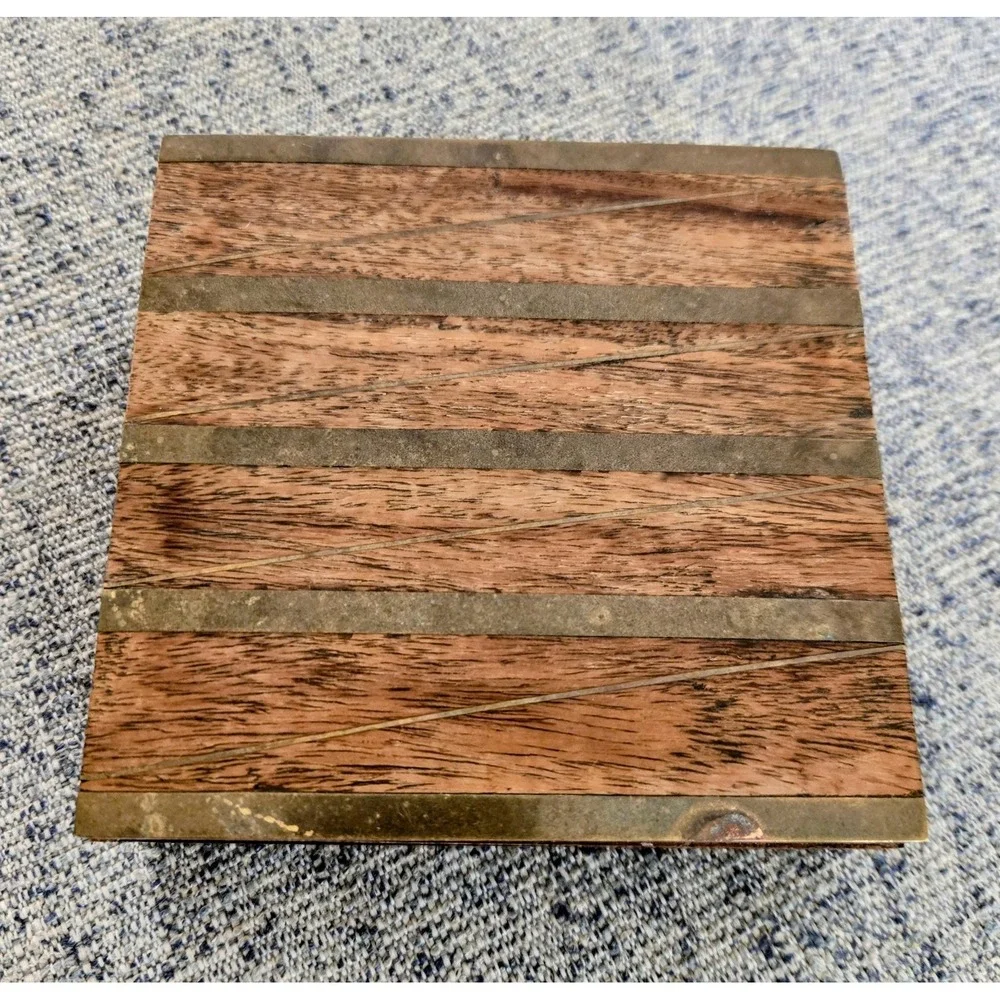 Vintage Wooden Trinket Box With Brass Inlays - 5
